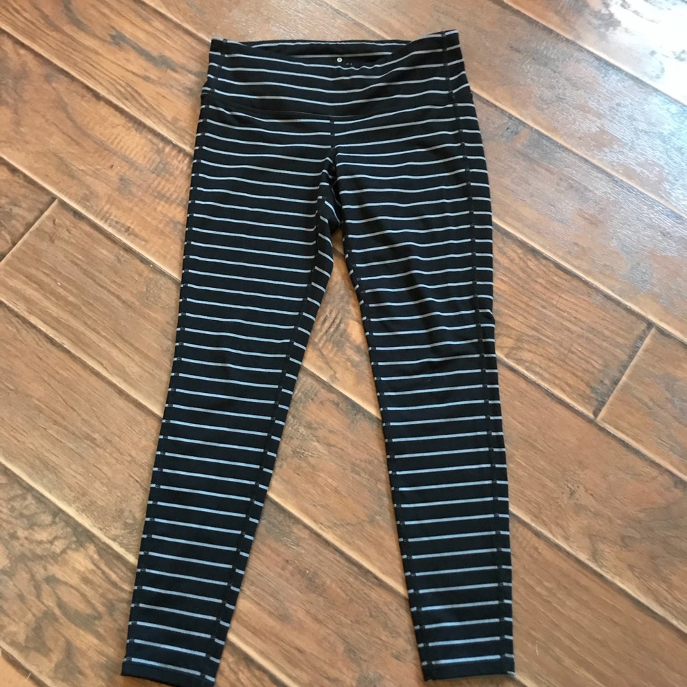 Athleta cropped workout pants